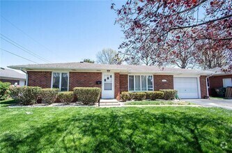 Building Photo - Single Level, Two Bedroom House in Greenfield