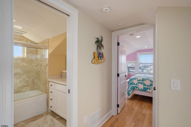 Building Photo - 7611 Ventnor Ave