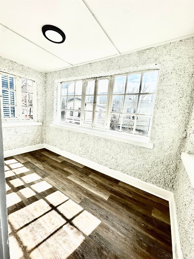 Building Photo - 163 Jewett Ave