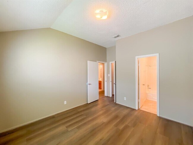 Building Photo - 1308 Brenda Ln