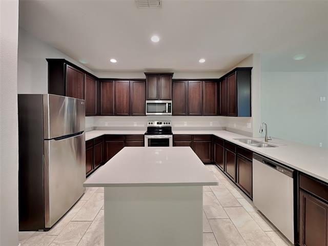 Building Photo - 215 Saddlebrook Ln