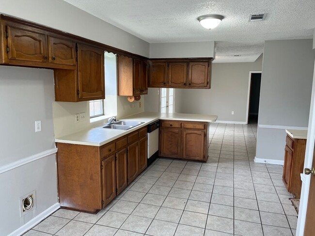 Building Photo - 7429 Green Gate Dr
