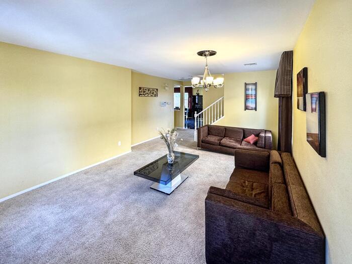Building Photo - 6725 Yellowhammer Pl