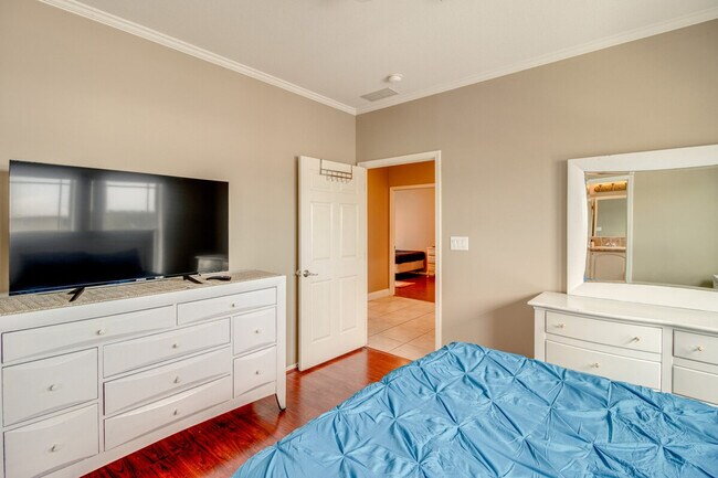 Building Photo - 210 W 2nd Ct