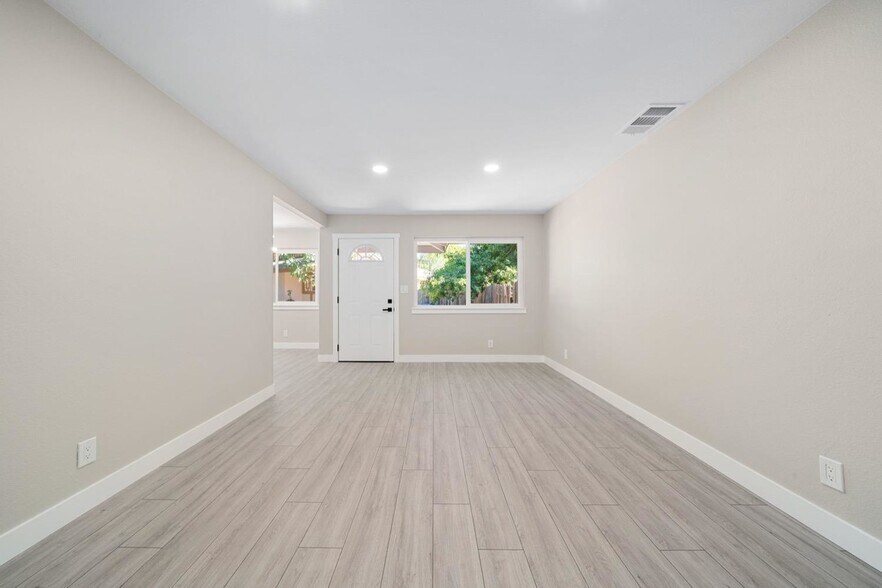 Building Photo - 3944 Apple Blossom Way