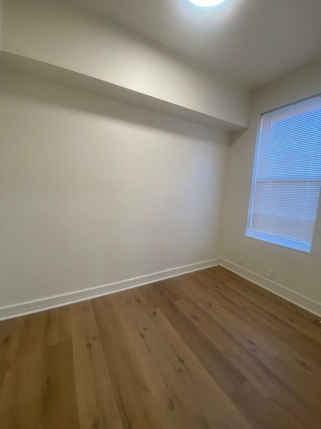 Building Photo - 3030 Chippewa St