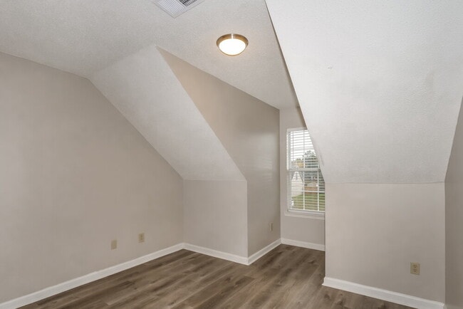 Building Photo - 4444 Shadow Ridge Dr