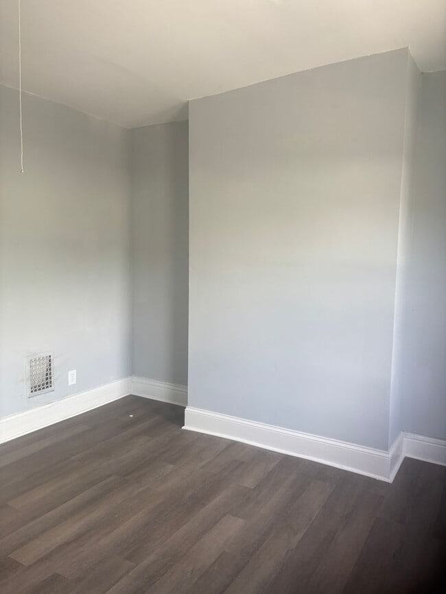 Building Photo - Newly Renovated 3-bedroom 2-bath house in ...