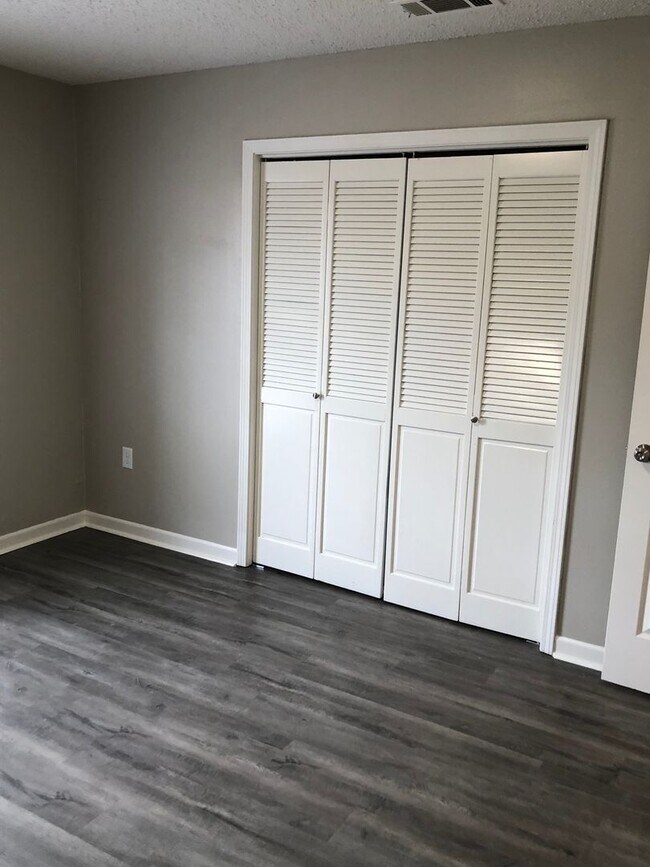 Building Photo - 2BR Units in Gonzales  $975