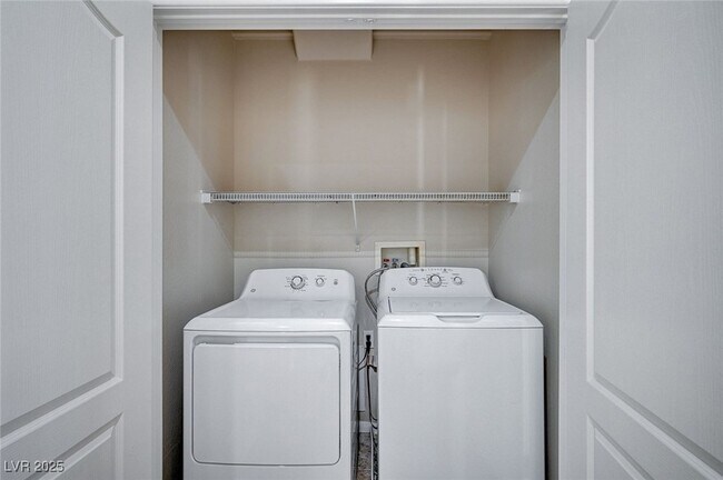 Building Photo - 684 Sumatra Pl