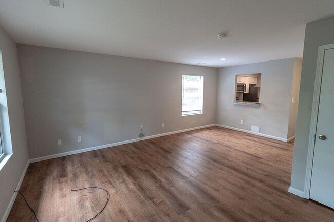 Building Photo - 4620 W Bainbridge Dr