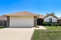 Building Photo - 3112 Royal Crest Dr