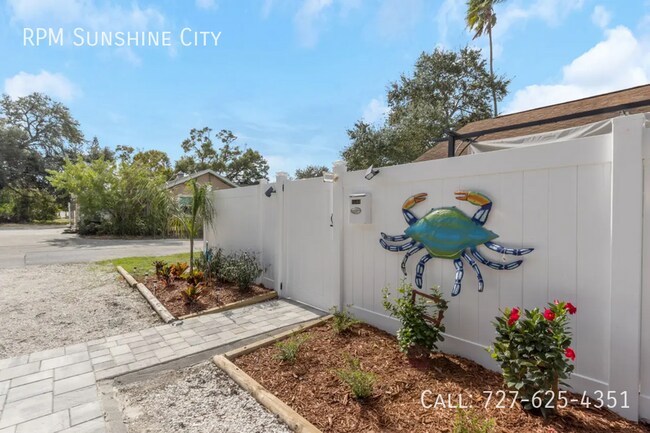 Building Photo - 1500 Clearwater Largo Rd