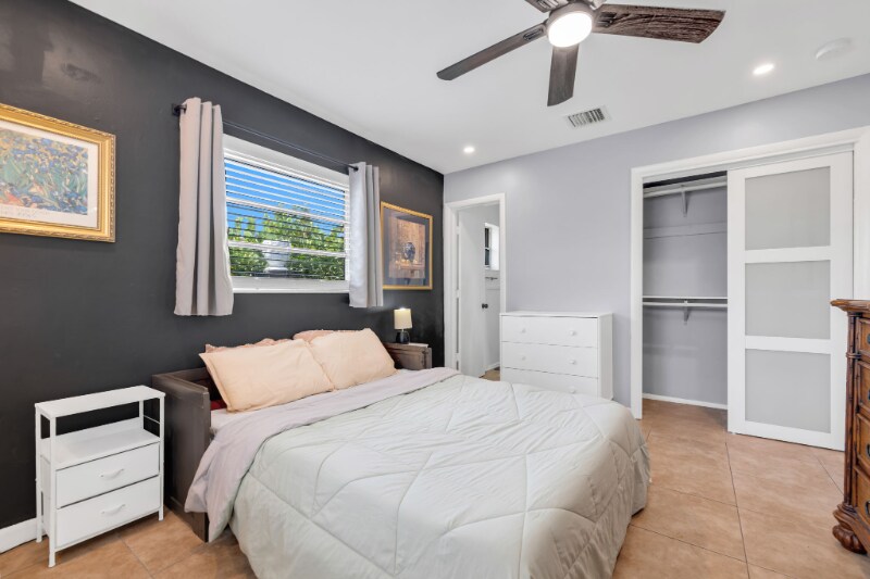 Building Photo - 1035 - 1037-1037 NE 32nd St