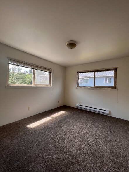 Building Photo - 3033 NE 140th St