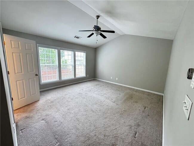 Building Photo - 2530 Vistoria Dr