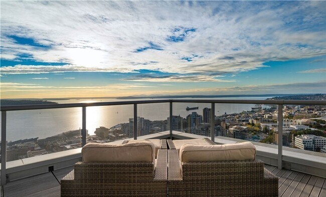 Building Photo - Insignia Condominiums ~ Belltown