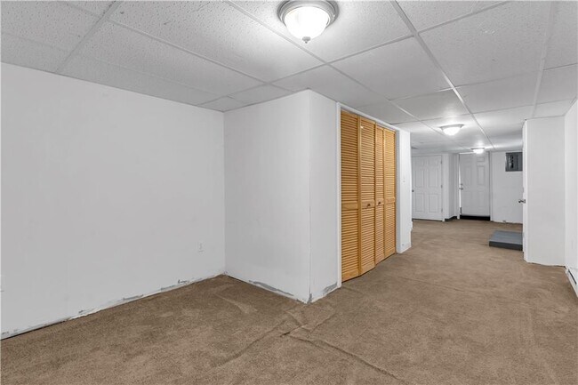 Building Photo - 871 Manton Ave