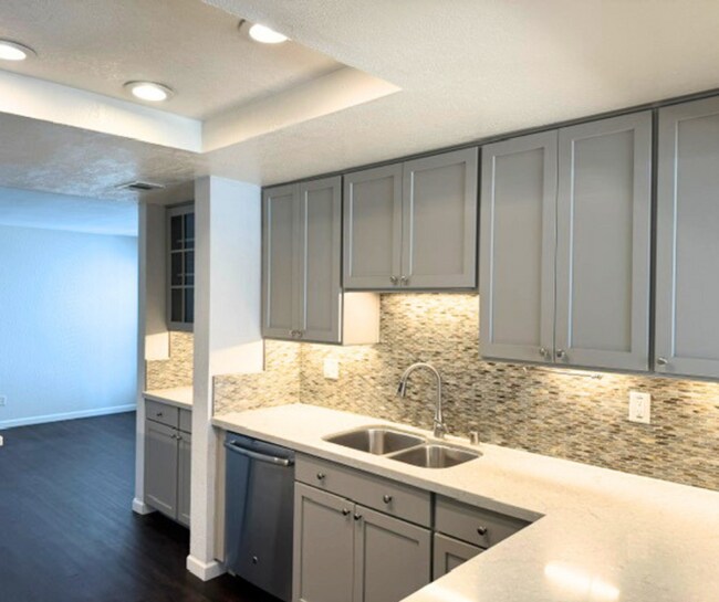 Building Photo - Available Now! Beautiful Updated Townhome in Desirable Northwood Commons | 3 Bed, 2.5 Bath
