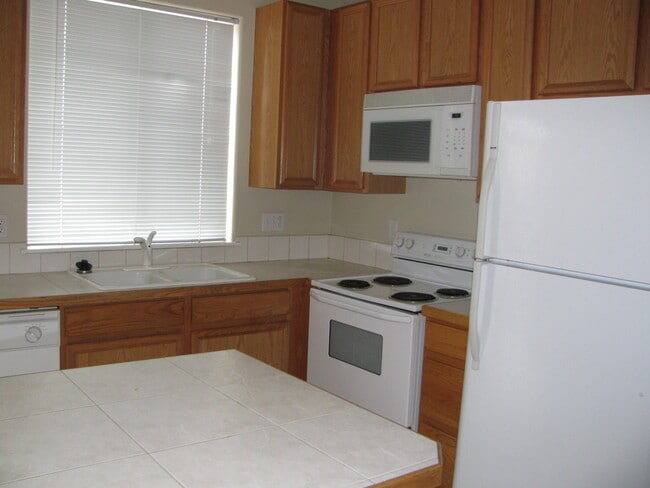 Building Photo - 4327 SE Chelsea Ln