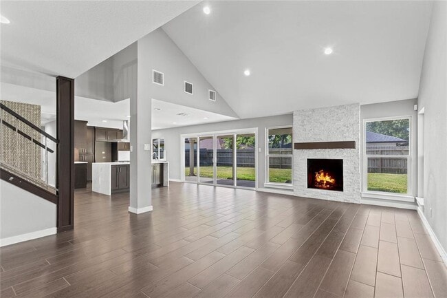 Building Photo - 22435 Elsinore Dr
