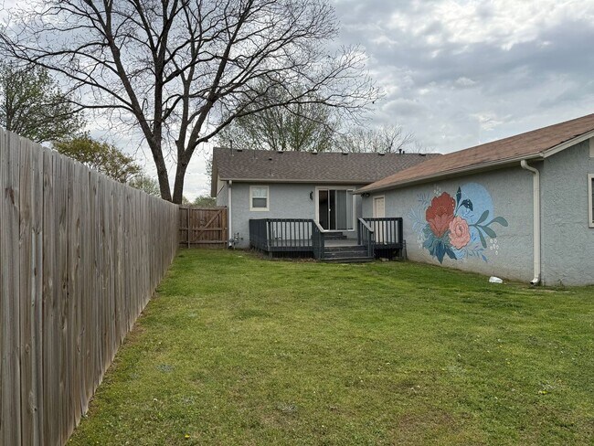 Building Photo - Welcome to your new charming 3-bedroom, 1.5-bath home in Broken Arrow close to Main Street!