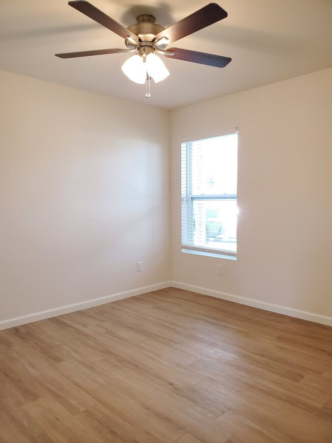 Building Photo - 1 bed, 1 bath Apartment