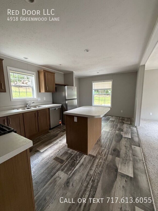 Building Photo - 4918 Greenwood Ln