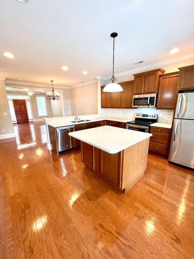 Building Photo - Lakeside Living in Loudon