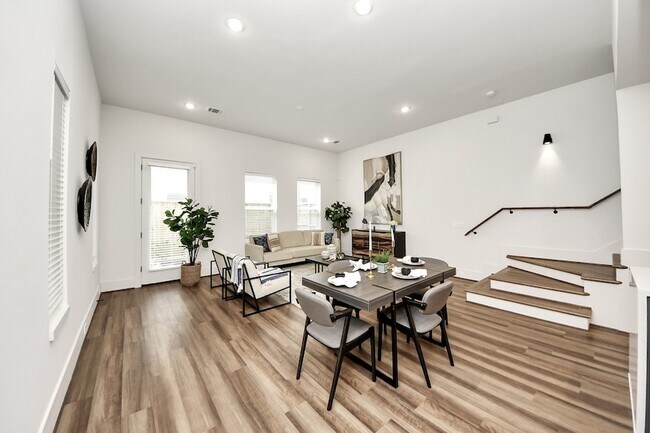 Building Photo - 6018 Knox St