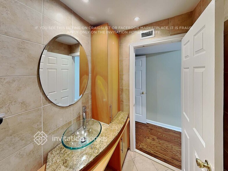 Building Photo - 7789 Courtyard Run W