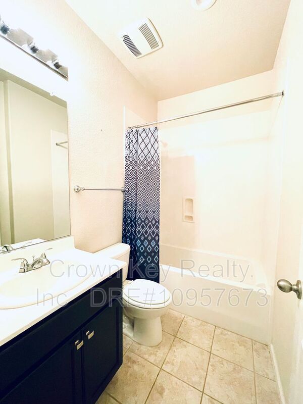 Building Photo - 611 W Strauss Dr