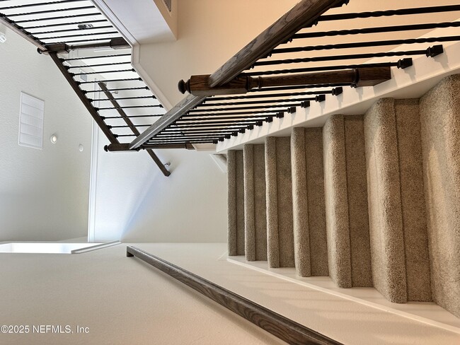 Building Photo - 137 Tower Ct