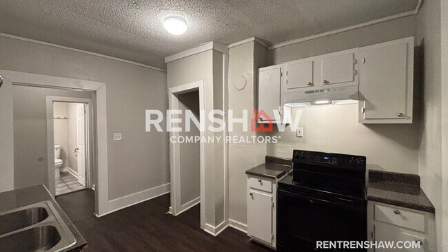 Building Photo - 689 Baltimore St