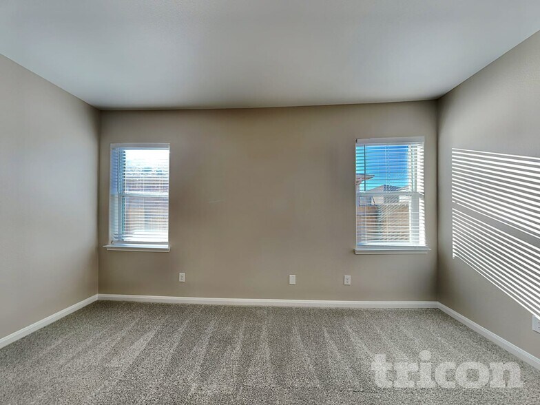 Building Photo - 213 Lamont Rd
