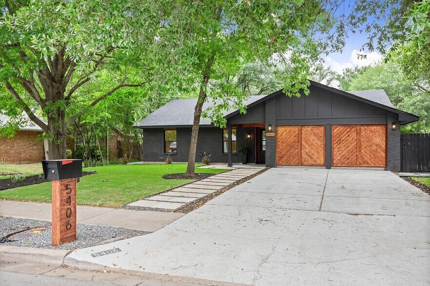 Primary Photo - 5406 Emerald Forest Dr