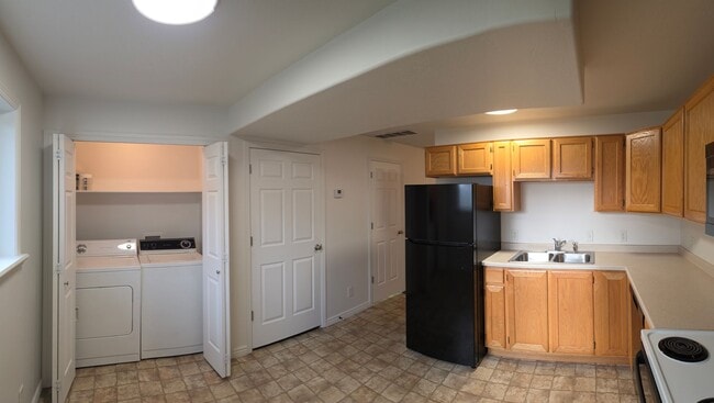 Building Photo - LEASE TAKEOVER - 3 Bed, 1.5 bath townhome available in the Vallinda Community