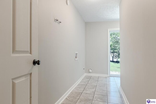 Building Photo - 343 Meadowview Dr