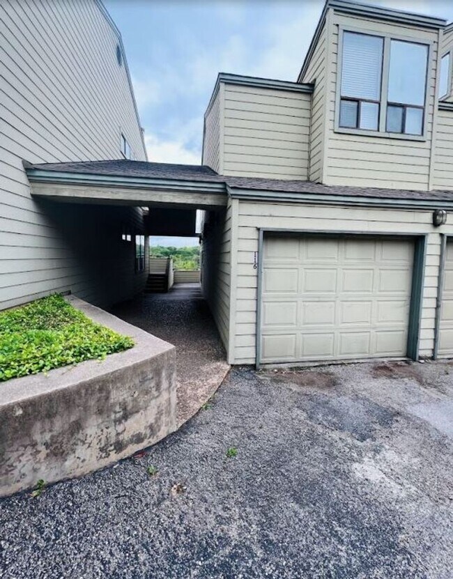 Primary Photo - K625 - Treehouse # 116