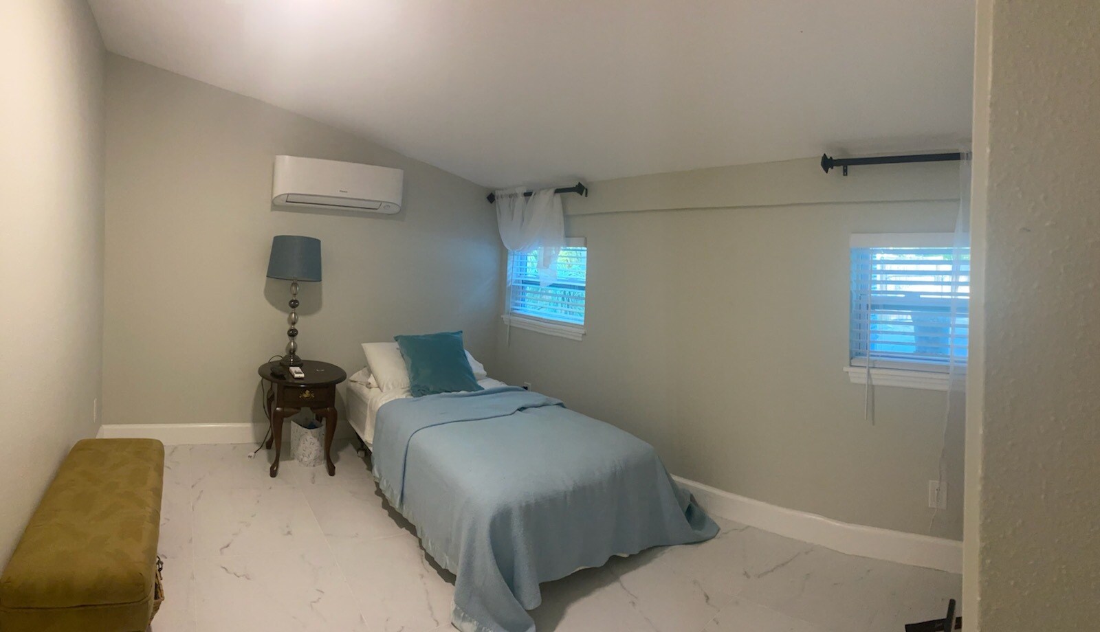 Building Photo - 347 Ling a Mor Ter S