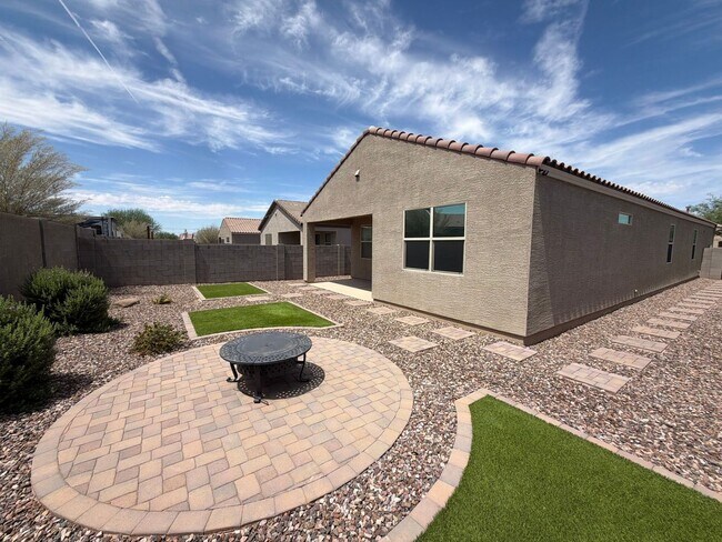 Building Photo - 3673 E Sandoval Dr