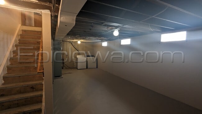 Building Photo - 920 F Ave NW