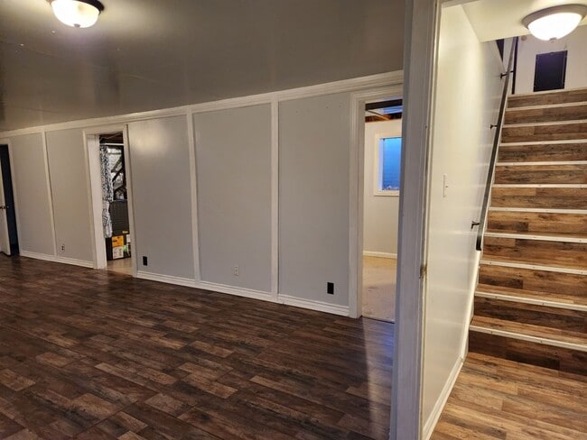 Building Photo - Great 5 Bed 3 Bath Rambler Home in Sandy