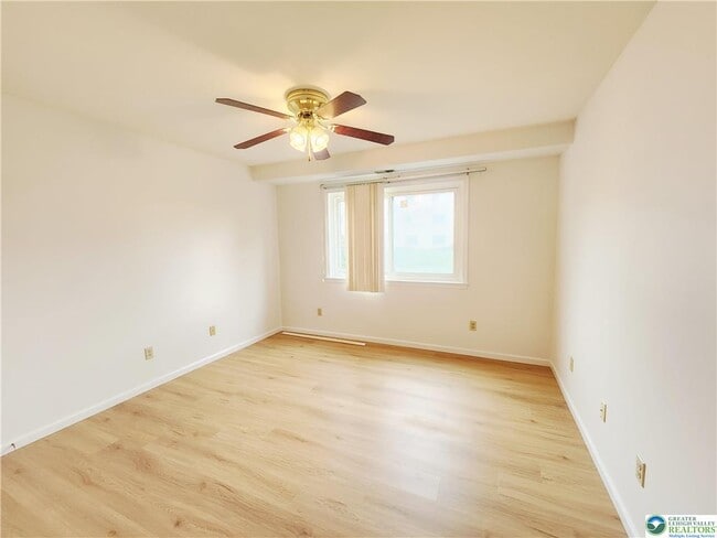 Building Photo - 4501 N Hedgerow Dr
