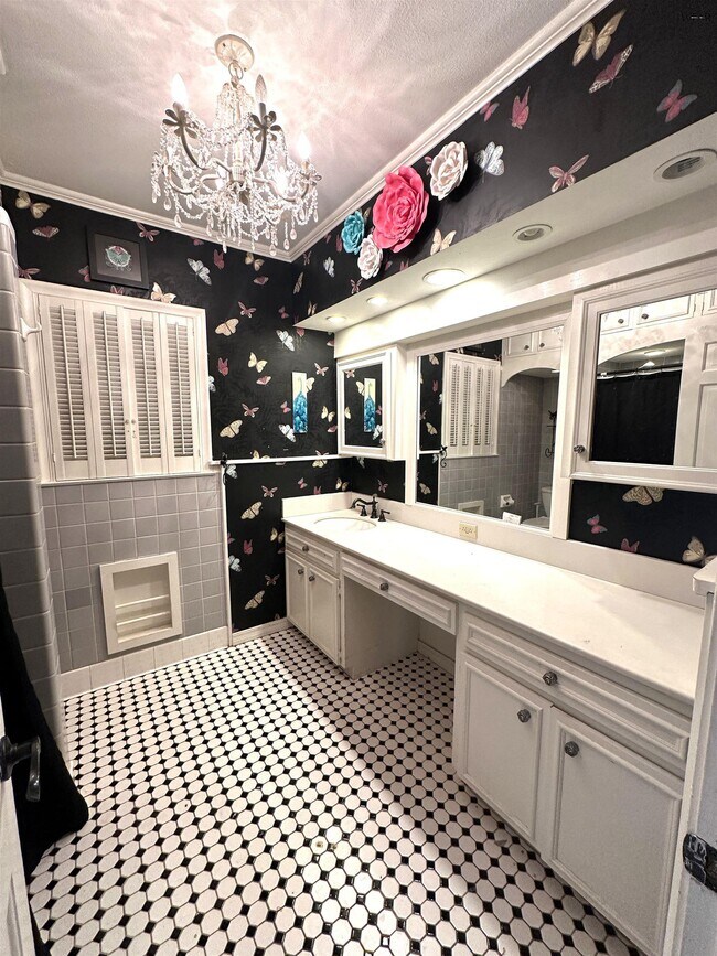 Building Photo - 2409 Ellingham