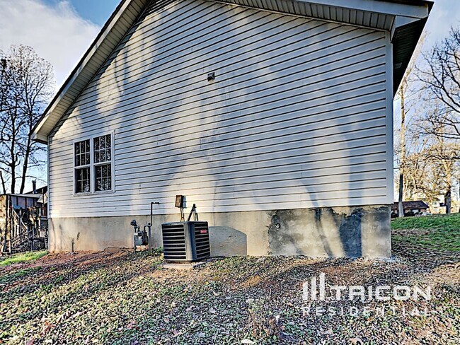 Building Photo - 1831 Teddington Dr
