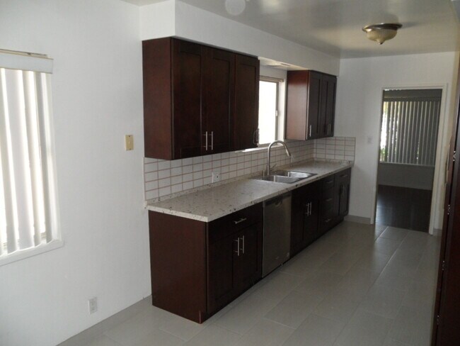 Building Photo - 5008 W 58th Pl