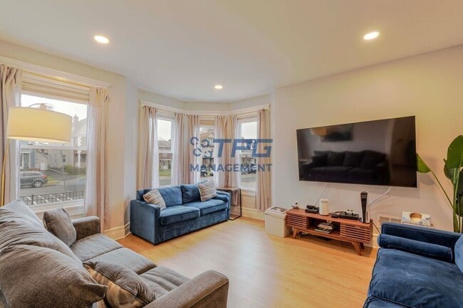 Building Photo - 211 Park Ave