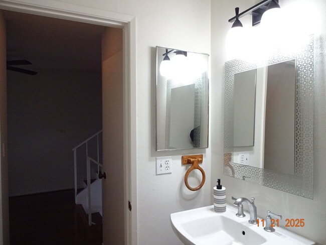 Building Photo - 19 Bahia Cir