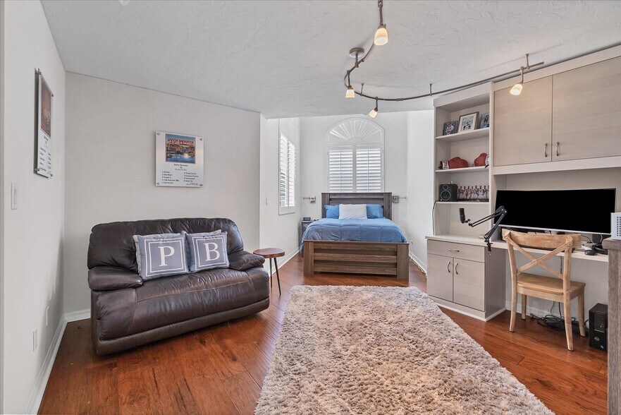 Building Photo - 1711 Starling Dr